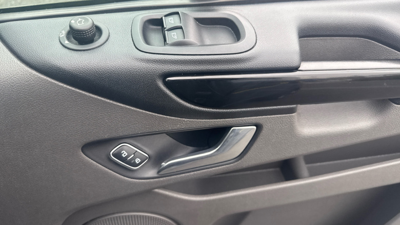 Ford Transit Custom 280 L1 Diesel Fwd 2.0 EcoBlue 130ps Low Roof Limited Van